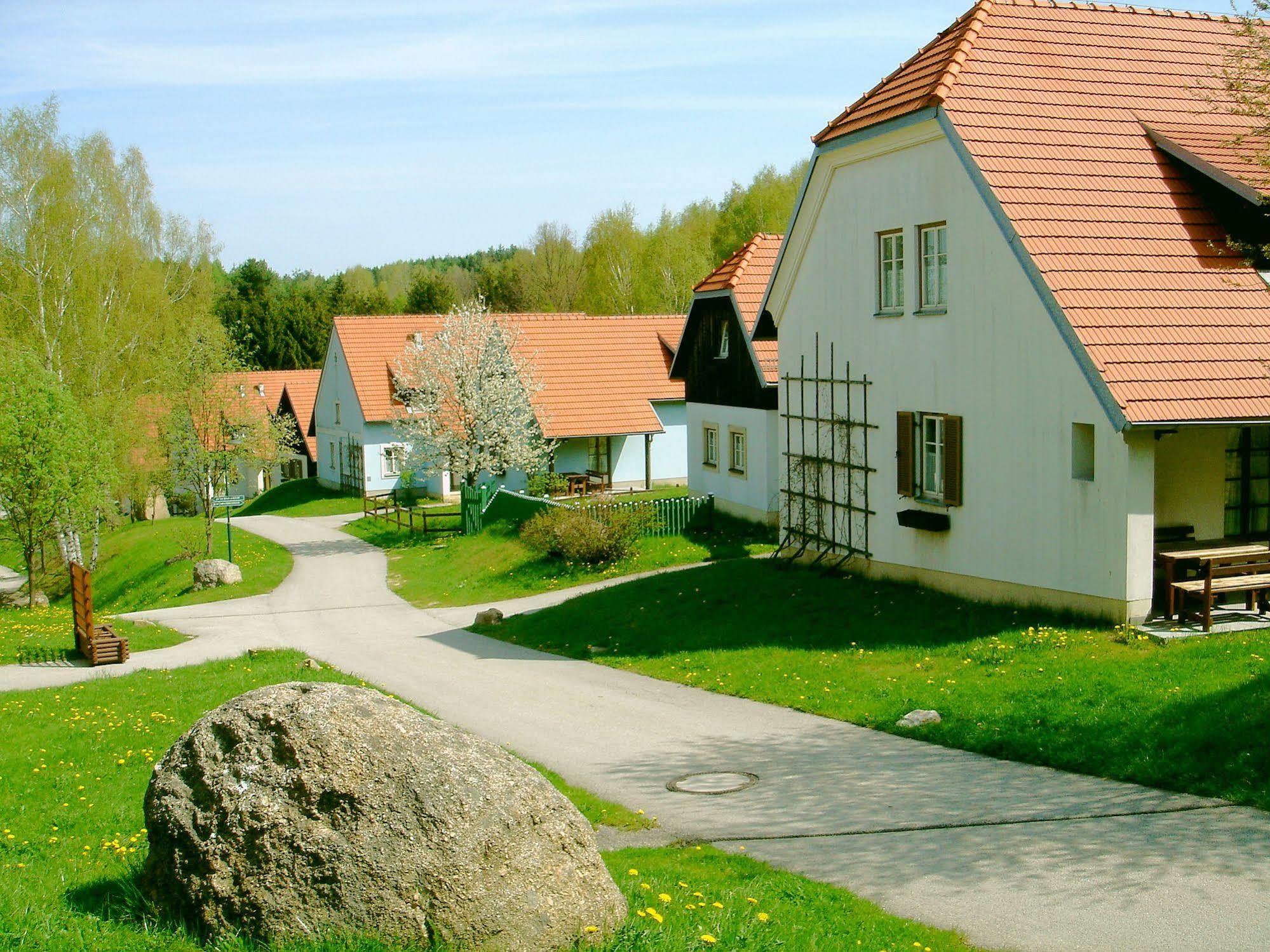 Theater- Und Feriendorf Koenigsleitn Gmbh Hotel Litschau Exterior photo