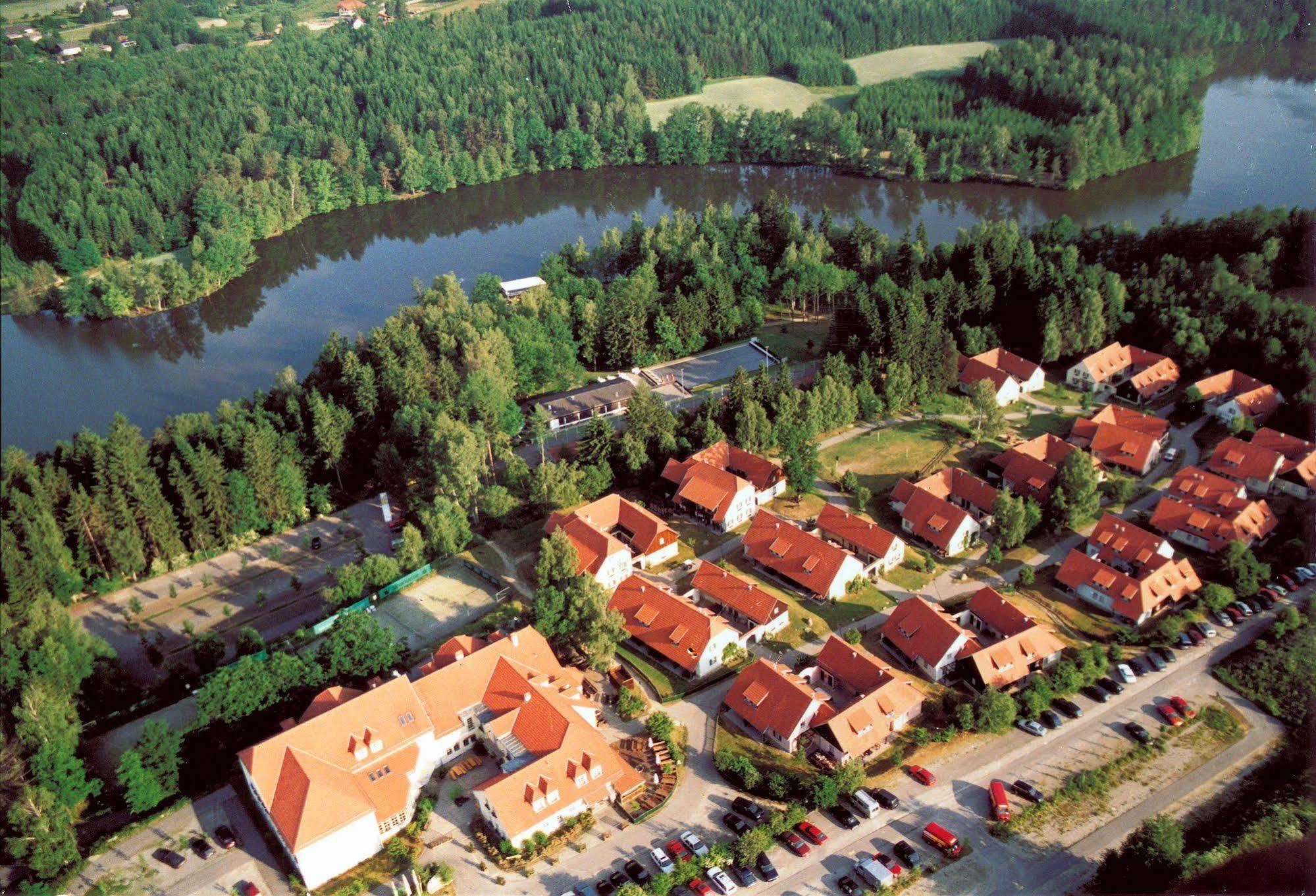 Theater- Und Feriendorf Koenigsleitn Gmbh Hotel Litschau Exterior photo